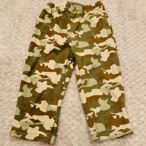 SEE DESCRIPTION!! 2 Camo Pants. 3rd pic-SOLD